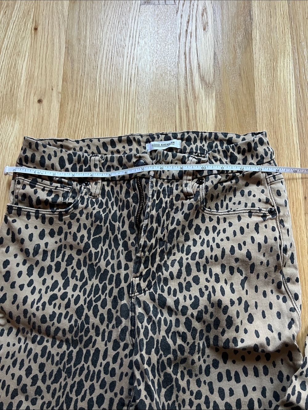 Good American Leopard Print Skinny Jeans in Brown and Black - Picture 5 of 8